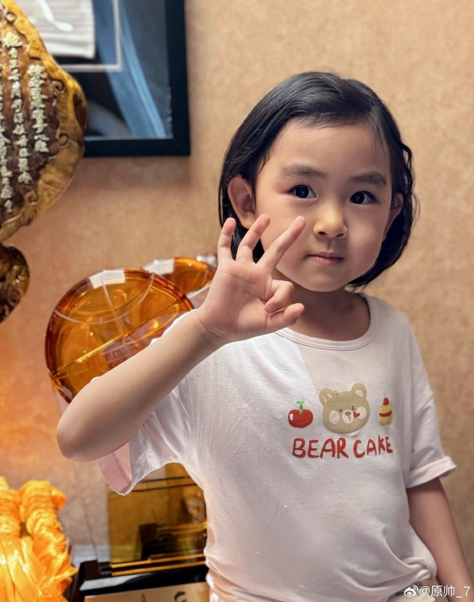 三分大賽三冠王！原帥曬三冠獎杯：完成了女兒給安排的任務(wù)！