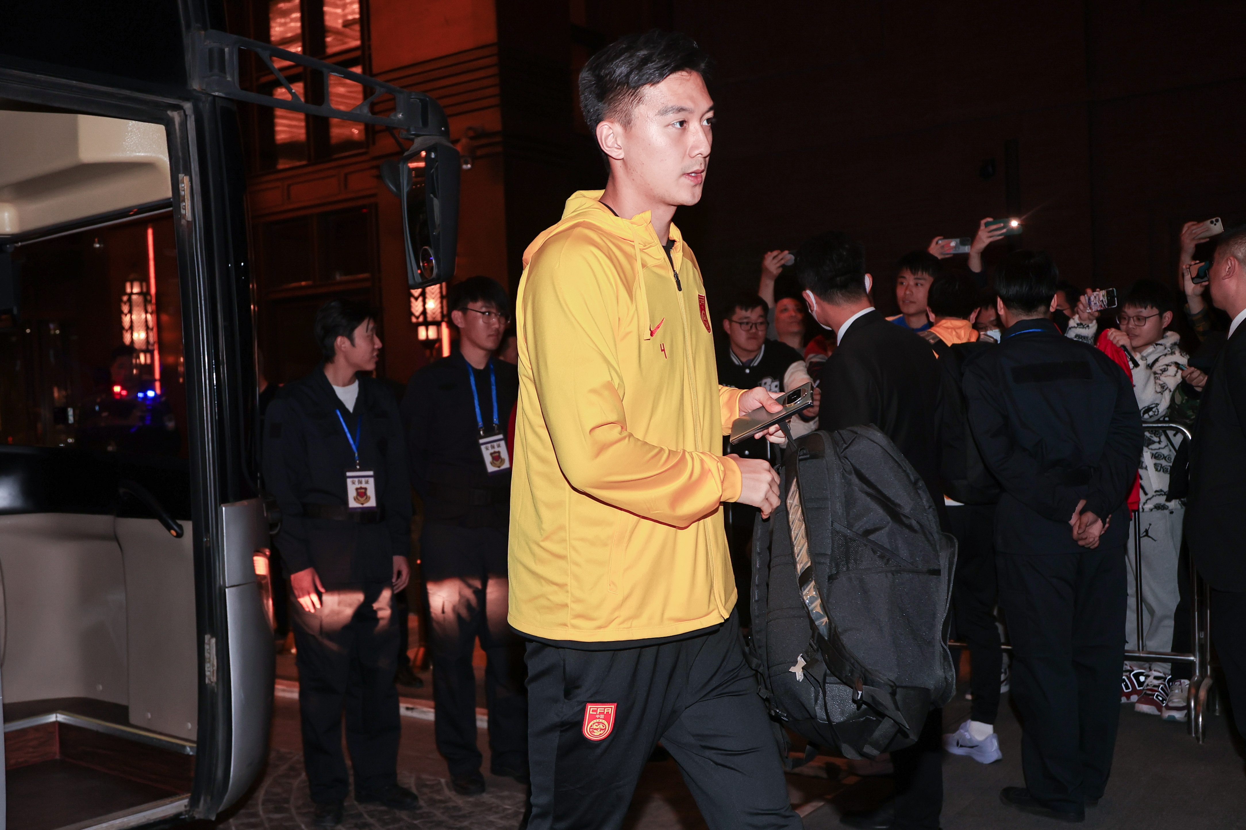 津媒：李源一表現(xiàn)達標(biāo)后伊萬火速招入，蔣圣龍讓國足教練組舒緩